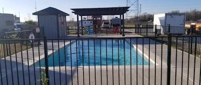 Swimming pool with covered pergola at Texas 6 RV Park near Houston TX